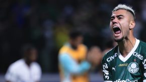 Andreas Pereira, del Palmeiras de Brasil, celebra al final del partido de vuelta de las semifinales de la Copa Libertadores contra la Liga Deportiva Universitaria de Ecuador en Sao Paulo, el jueves 30 de octubre de 2025.
